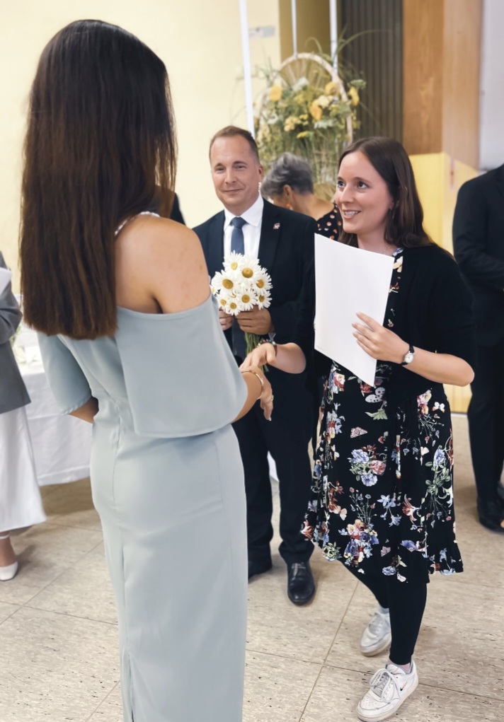 BG Abschluss Bild 3.jpg